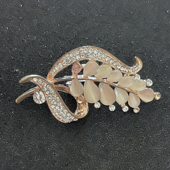 Brooches Pin - Picture 3 of 6